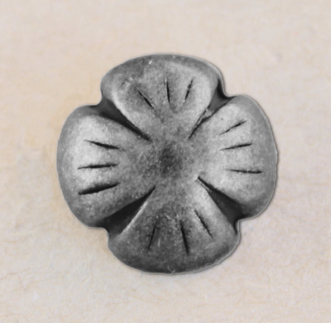 Knopf blumenförmig